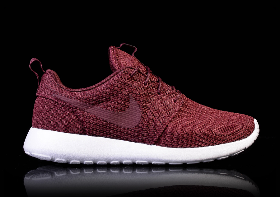 NIKE ROSHE ONE NIGHT MAROON